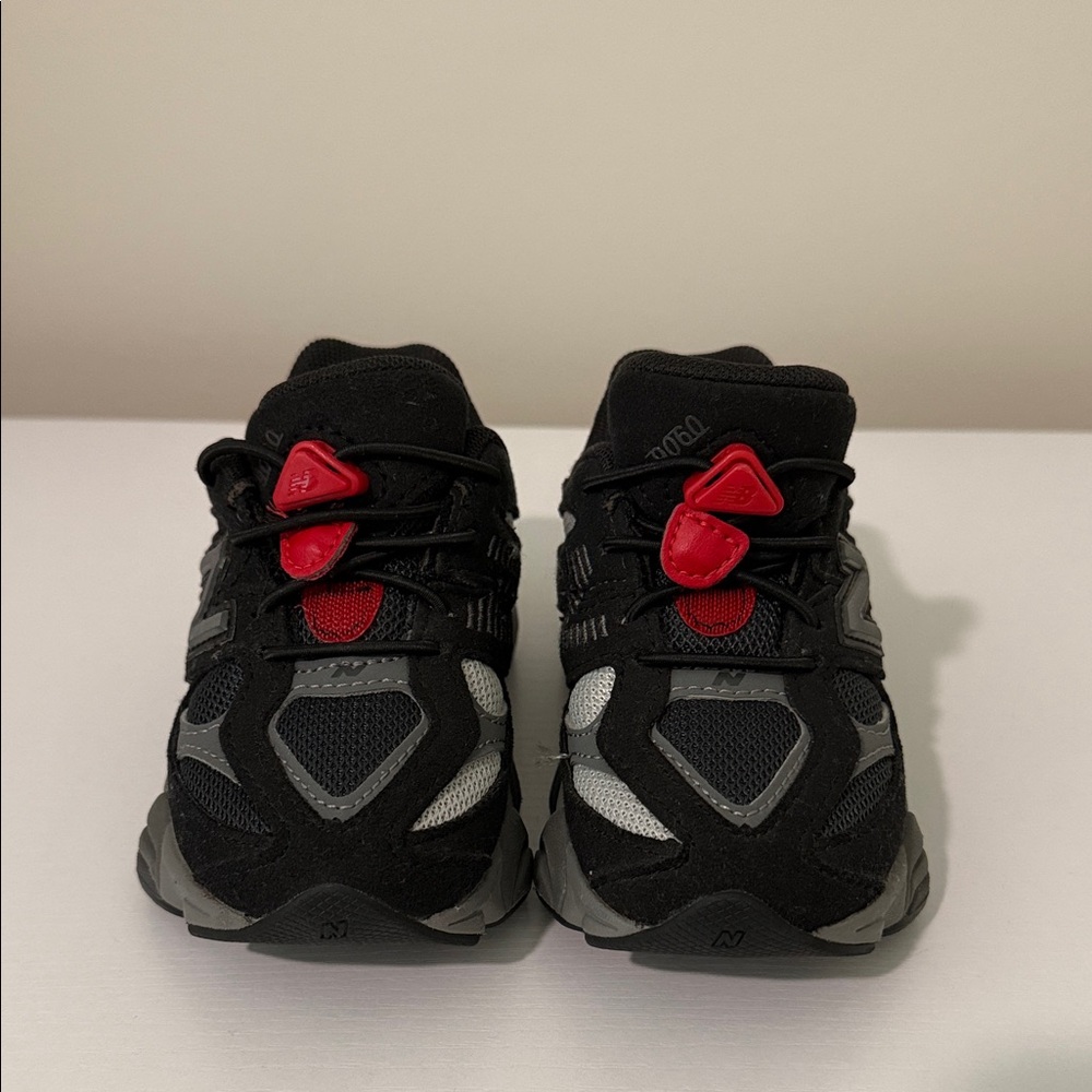 New Balance Kids Sneakers in Black and Red